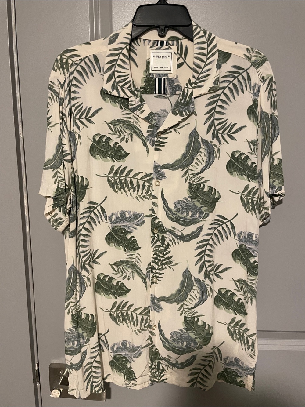 Short-Sleeve Green Leaf Print Camp Shirt - Denim & Flower